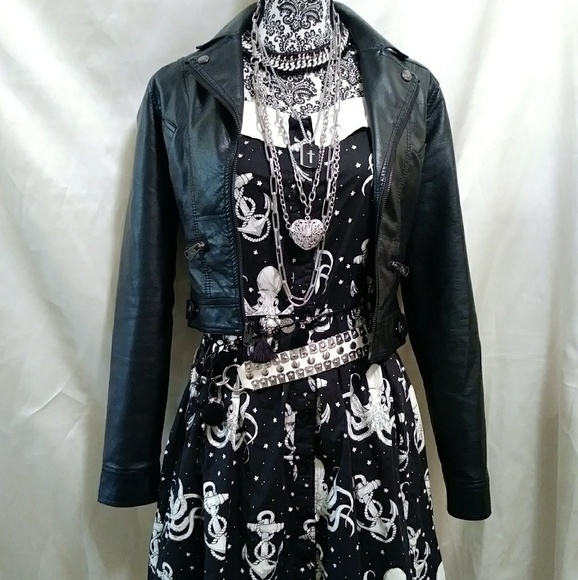 Be the Queen or King of your Closet! - Picture 3 of 3